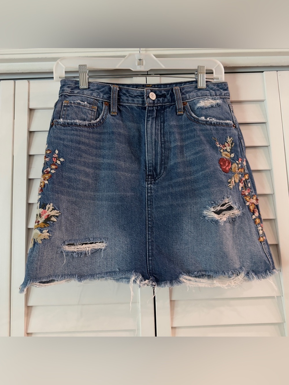 Abercrombie & Fitch Denim Skirt with Embroidered Flowers - Size 27